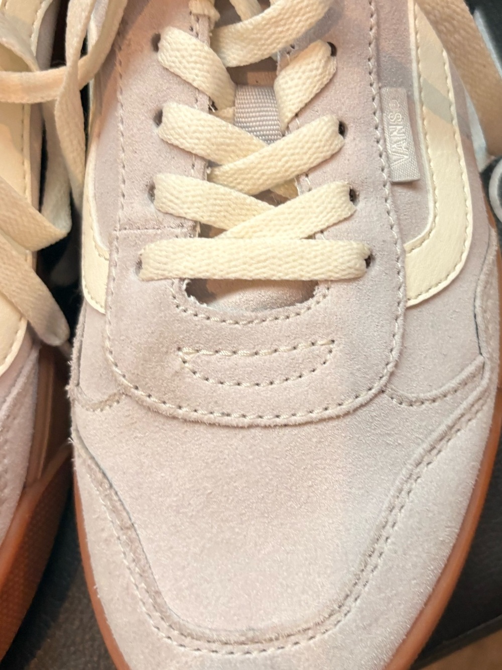 Vans Women’s Light gray Suede Low-Top Sneakers with Cream Accents - Picture 5 of 8